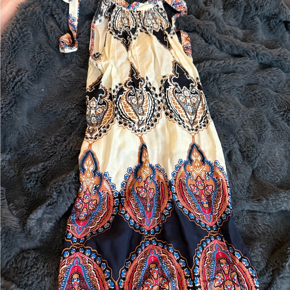Chic Paisley Maxi Dress in Cream and Black